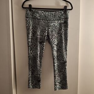 Ikonik Women's Stylish Black, White, And Green Patterned Leggings